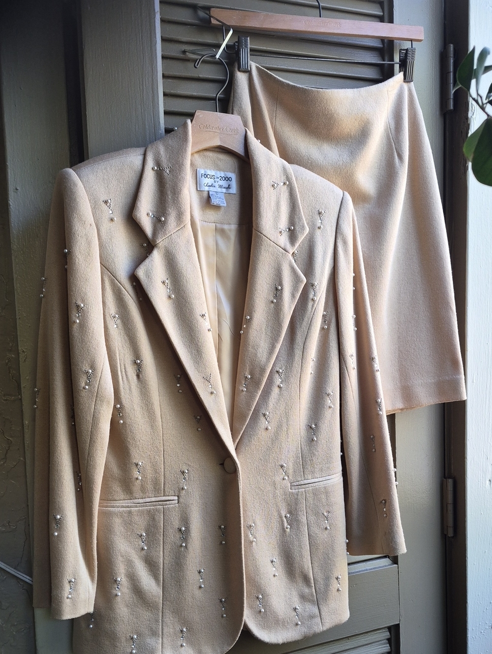 Focus 2000 Fall Beige Embellished Women's Blazer and Skirt Size 4 Set